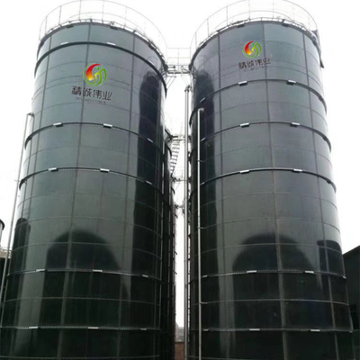 Equipamento industrial de digestão anaeróbica com superfície lisa e polida