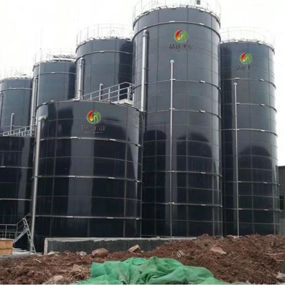 Equipamento industrial de digestão anaeróbica com superfície lisa e polida
